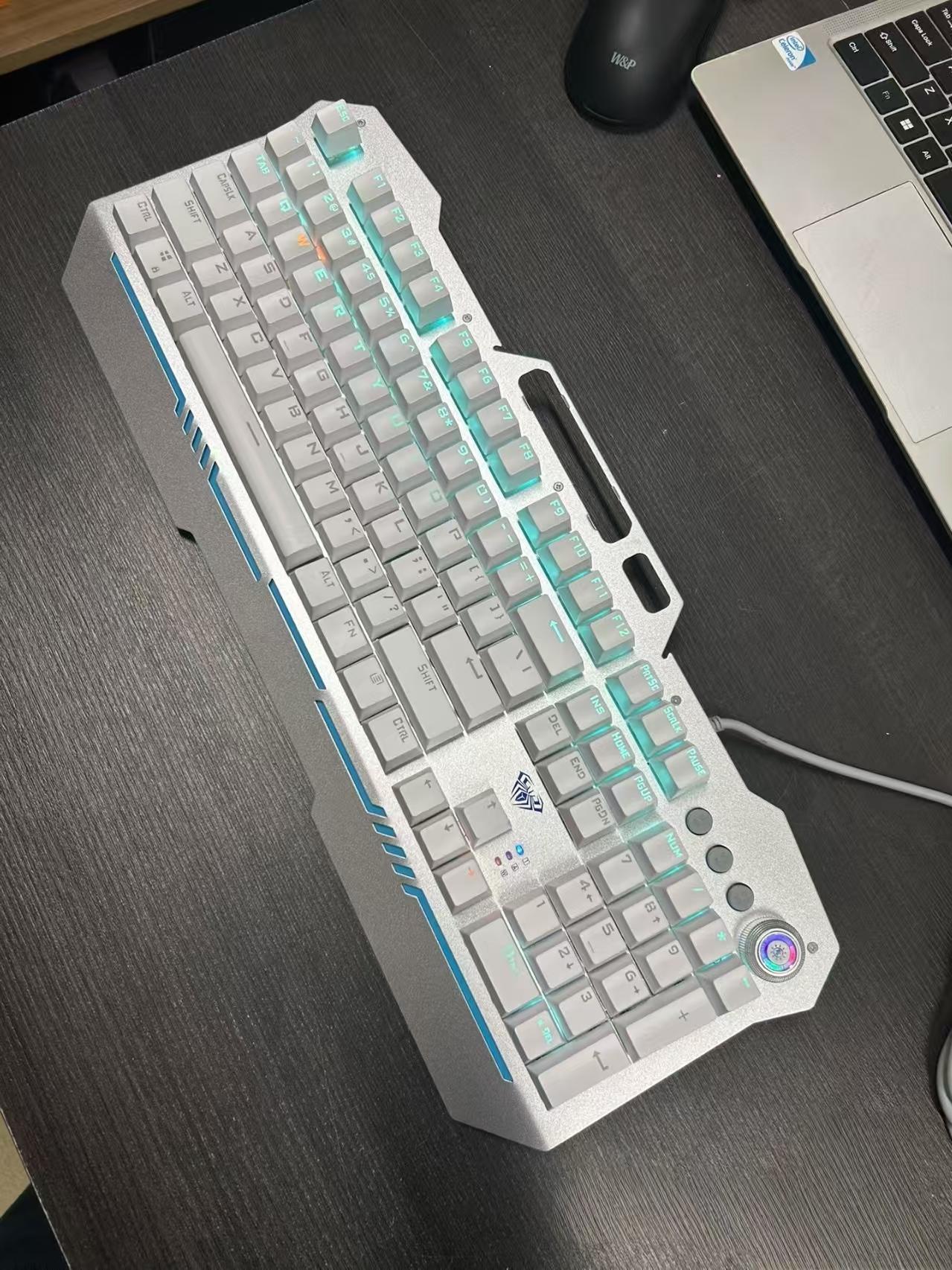 Amazon 商品图生成前的键盘照片